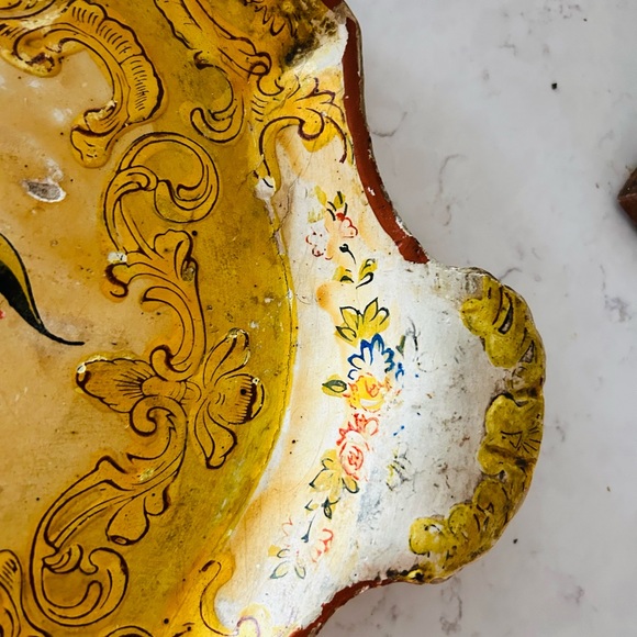 Vintage Florentine scalloped Edged Tray - large size made in Japan with handles - Picture 8 of 9